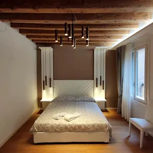 Deluxe 3 Bedroom Flat In Rialto Apartment Venedig